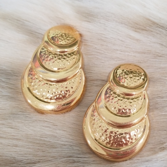 5/$10 Vintage Bold Gold Statement Earrings - Picture 2 of 4